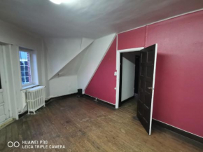 eenvoudige ruime kamer toplocatie